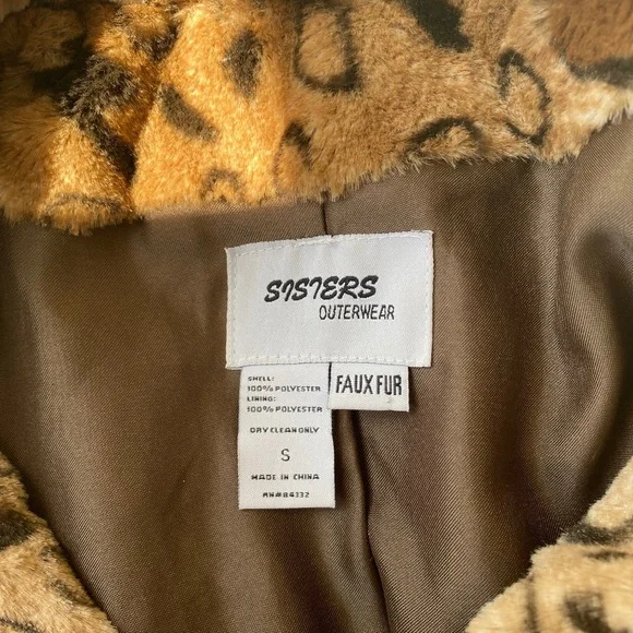 Sisters Outerwear Faux Fur Coat Button Front Pockets A-Line Size Small - Picture 4 of 7